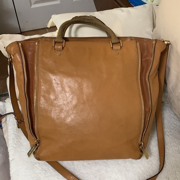 Michael Kors, camel leather tote with gold, zipper detailing and branding - Picture 2 of 13